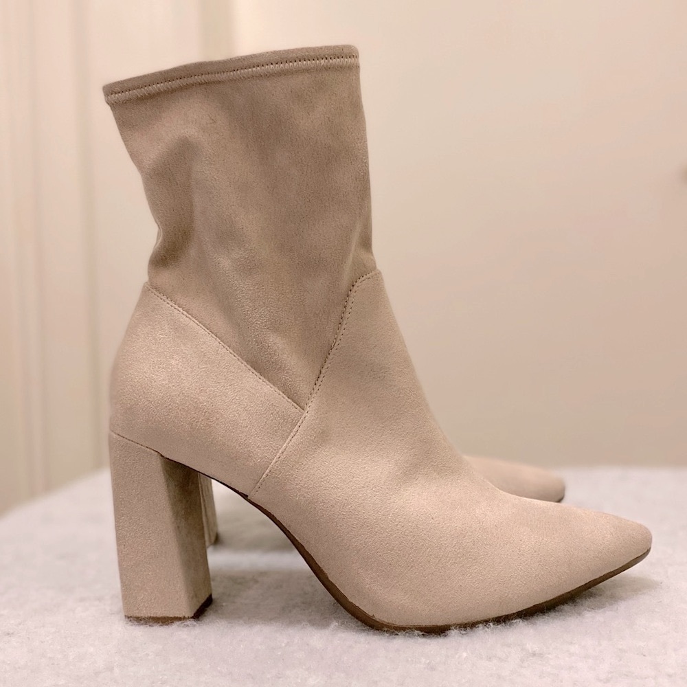 AEROSOLES Taupe Suede Pointed Toe Block Heel Ankle Boots